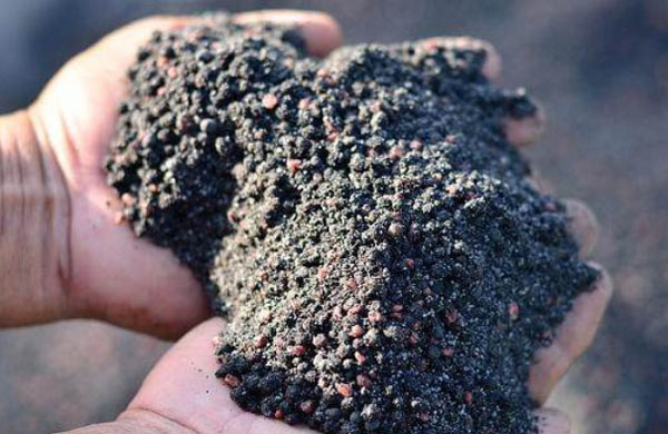 雞糞如何快速發(fā)酵腐熟做有機(jī)肥料