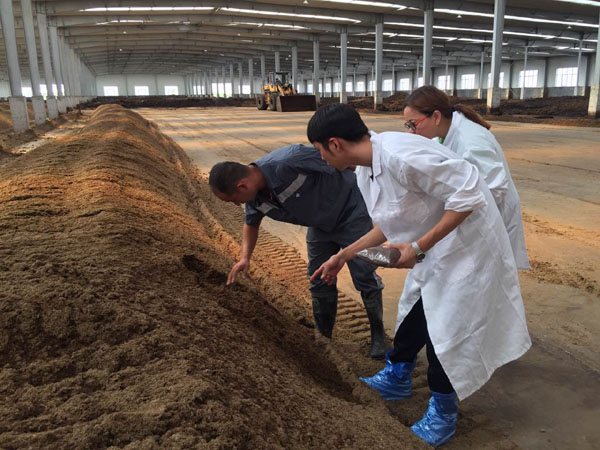 秸稈堆肥發酵的操作方法